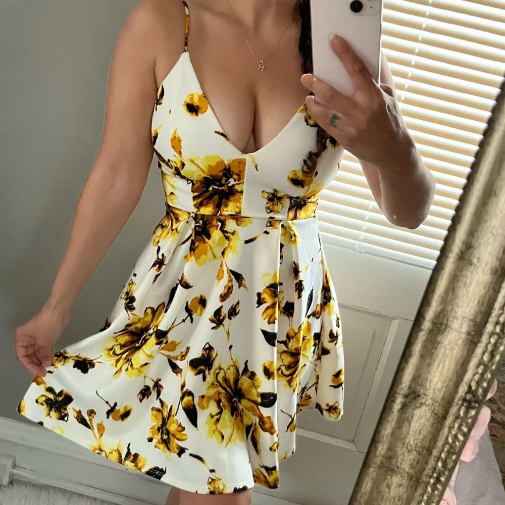 Fashion Nova summer dress date night outdoor event sexy cute pretty xs - Picture 1 of 5